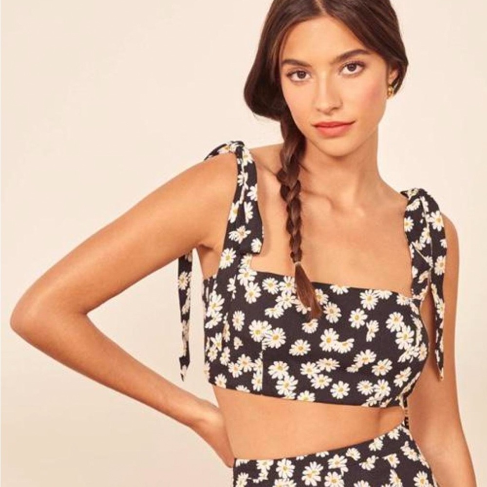 Reformation Black Daisy Square Neckline
Crop Top Size 8